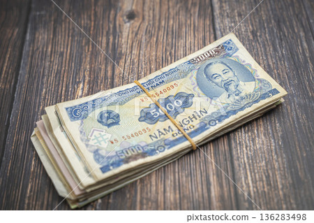 Vietnamese currency: Dong (Vietnamese Dong) Vietnamese currency: Dong (Vietnamese Dong) 136283498
