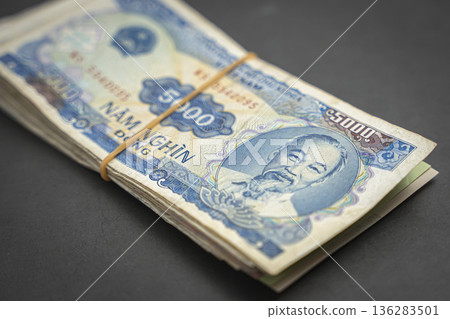 Vietnamese currency: Dong (Vietnamese Dong) Vietnamese currency: Dong (Vietnamese Dong) 136283501