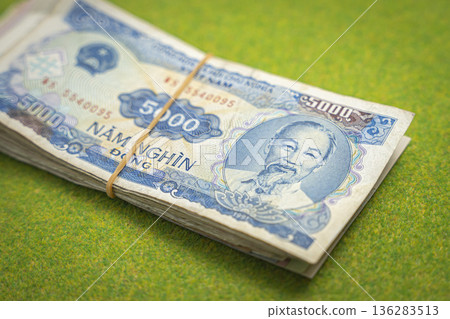 Vietnamese currency: Dong (Vietnamese Dong) Vietnamese currency: Dong (Vietnamese Dong) 136283513