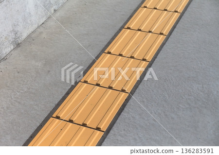 用於引導視障人士的積木 136283591