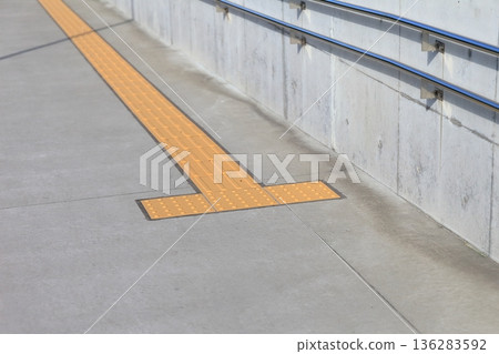 用於引導視障人士的積木 136283592