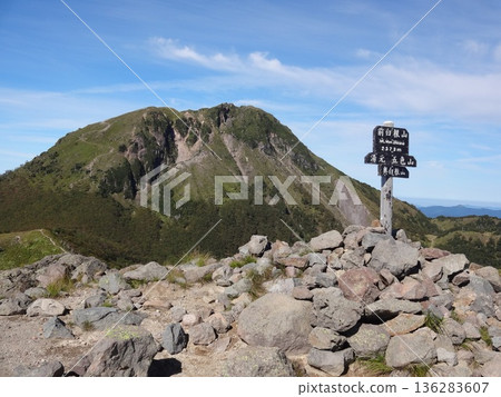 Mount Oku-Shirane with the summit of Mount Mae-Shirane in the background 136283607