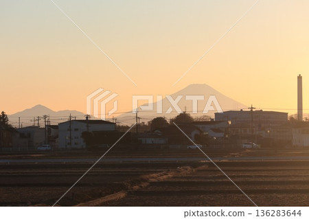 Sunset and silhouette of Mount Fuji Sunset and silhouette of Mount Fuji 136283644