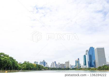 摩天大樓林立的城市景觀 [泰國曼谷] 136284222