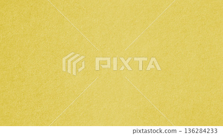 粗糙的天然黃色紙張 136284233
