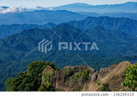 Climbers crossing the Ari-no-Towada Pass and the Central Alps mountain range seen from Mount Togakushi Climbers crossing the Ari-no-Towada Pass and the Central Alps mountain range seen from Mount Togakushi 136284319