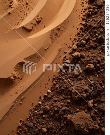 逼真的土壤紋理和鵝卵石地面。適用於建築和農業的背景紋理。 136284356