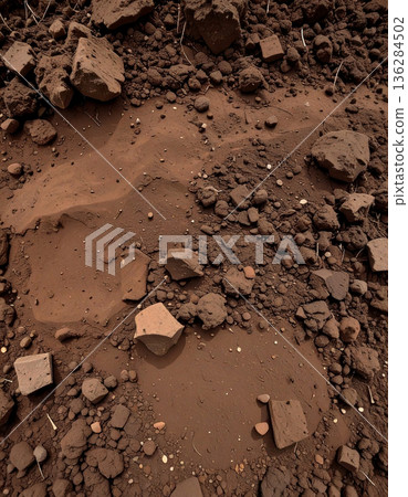 逼真的土壤紋理和鵝卵石地面。適用於建築和農業的背景紋理。 136284502