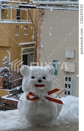 Bear-style snowman 136285830