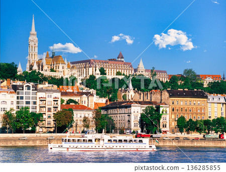 布達佩斯多瑙河和城堡山景色 136285855