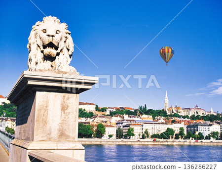 Beautiful view of the Danube River in Budapest 136286227