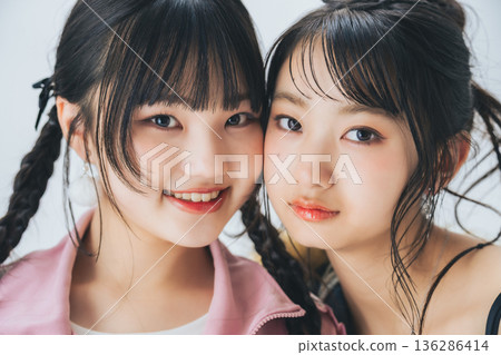 Fashion portrait of young woman Fashion portrait of young woman 136286414