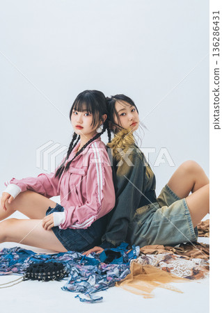 Fashion portrait of young woman Fashion portrait of young woman 136286431