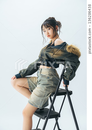 Fashion portrait of young woman Fashion portrait of young woman 136286438