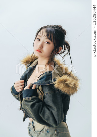 Fashion portrait of young woman Fashion portrait of young woman 136286444