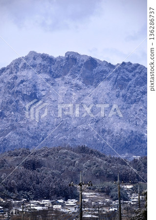 白雪皚皚的妙義山 136286737