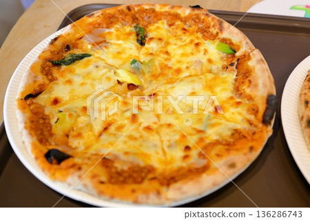 看起來很好吃的披薩 136286743