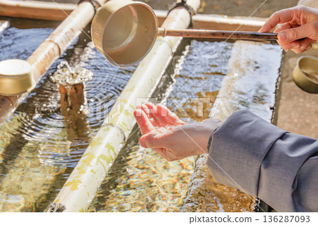 Purifying hands at the shrine's chozuya Purifying hands at the shrine's chozuya 136287093