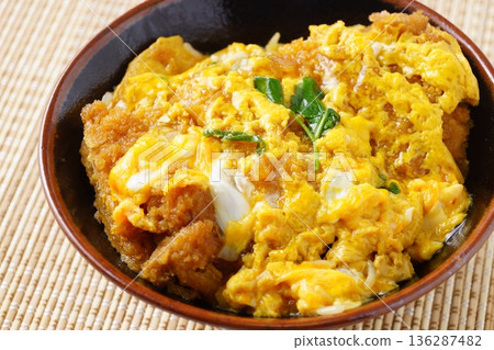 Loin katsudon 136287482