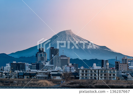 Mount Fuji towering behind Shizuoka city in the morning and the gradation of the morning glow Mount Fuji towering behind Shizuoka city in the morning and the gradation of the morning glow 136287667