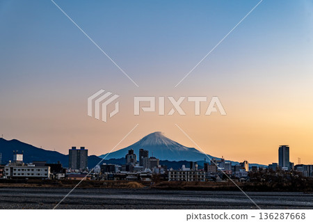 Mount Fuji towering behind Shizuoka city in the morning and the gradation of the morning glow Mount Fuji towering behind Shizuoka city in the morning and the gradation of the morning glow 136287668