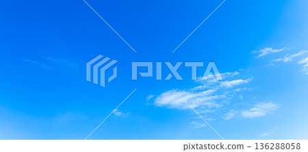 藍天白雲的簡單風景 136288058