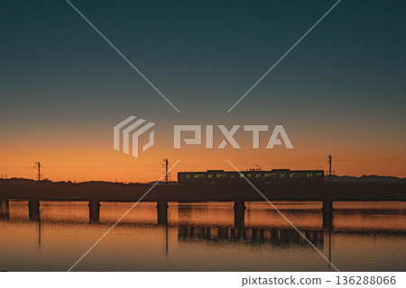 從海岸看到的日落 136288066