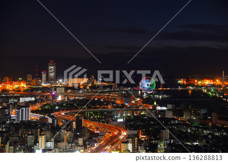 從大阪灣藝術酒店塔樓看到的夜景 從大阪灣藝術酒店塔樓看到的夜景 136288813