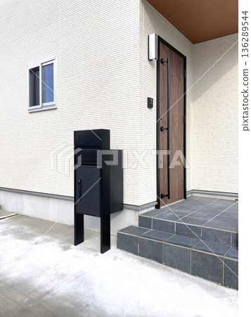 Delivery Box Delivery Box 136289544