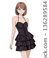 一個穿著黑色連衣裙的女人 136289584