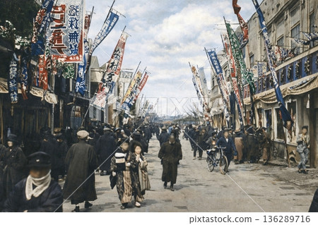 老照片，1924-1927年，東京，淺草劇場區（黑白照片經人工智慧著色） 136289716