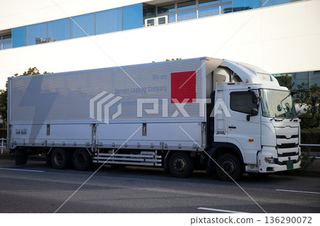 物流卡車 136290072