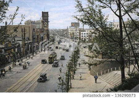 老照片，1933-1945年，從東京上野公園眺望上野廣小路（黑白照片經人工智慧著色） 136290073