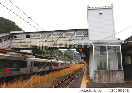 Arita Station, Saga Prefecture, Arita, JR Sasebo Line, JR Matsuura Railway, train, platform, station building, JR Kyushu 136290168