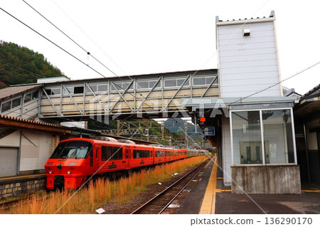 Arita Station, Saga Prefecture, Arita, JR Sasebo Line, JR Matsuura Railway, train, platform, station building, JR Kyushu 136290170