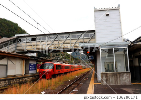Arita Station, Saga Prefecture, Arita, JR Sasebo Line, JR Matsuura Railway, train, platform, station building, JR Kyushu 136290171