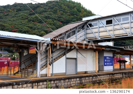 Arita Station, Saga Prefecture, Arita, JR Sasebo Line, JR Matsuura Railway, train, platform, station building, JR Kyushu 136290174