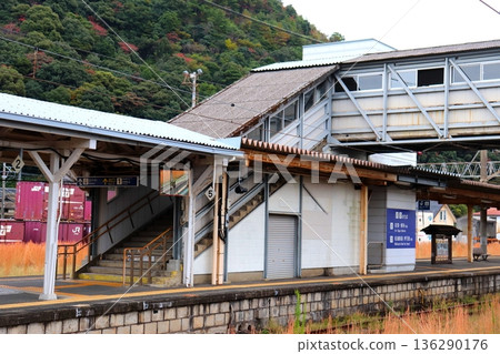 Arita Station, Saga Prefecture, Arita, JR Sasebo Line, JR Matsuura Railway, train, platform, station building, JR Kyushu 136290176