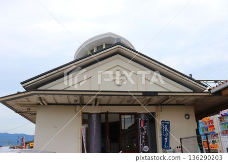Arita Station, Saga Prefecture, Arita, JR Sasebo Line, JR Matsuura Railway, train, platform, station building, JR Kyushu 136290203