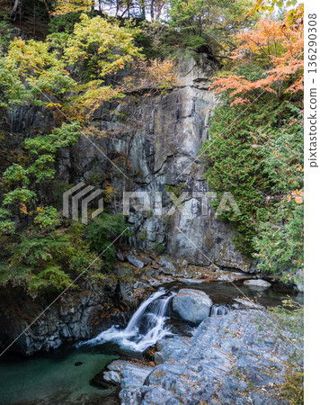 Ichinokama-medaki waterfall and cliffs in autumn Ichinokama-medaki waterfall and cliffs in autumn 136290308