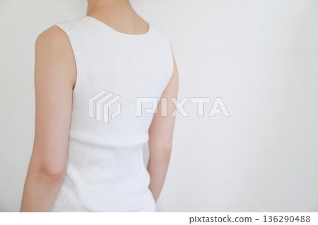Woman's back posture Woman's back posture 136290488