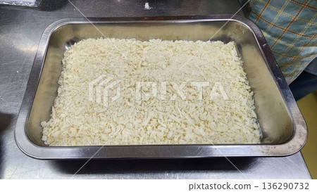 Fresh White Panko Breadcrumbs in a Stainless Steel Tray for Professional Food Preparation 136290732