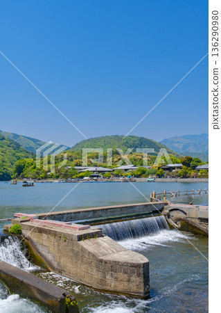京都嵯峨野嵐山_桂川、渡月橋週邊的風景 136290980