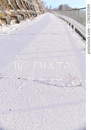 Light snowfall at the top of the Nagano Trail on the Sasayama Nature Trail Light snowfall at the top of the Nagano Trail on the Sasayama Nature Trail 136291094