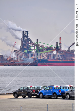 Aichi Prefecture: Scenery of Kinjo Wharf in Nagoya City, export cars and factory scenery Aichi Prefecture: Scenery of Kinjo Wharf in Nagoya City, export cars and factory scenery 136291703