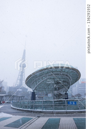 Snow-covered Nagoya TV Tower and Oasis 21 136291932