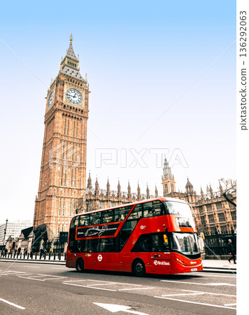 倫敦景象：大笨鐘與雙層巴士 136292063