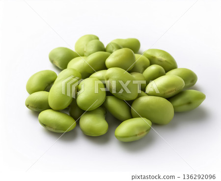毛豆合集 | 白色背景上的毛豆，可用於食品電商與產品描述 136292096