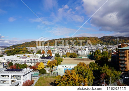 大阪池田 - 秋月山和市區的紅葉(從高層公寓大樓向北望去)(初冬) 大阪池田 - 秋月山和市區的紅葉(從高層公寓大樓向北望去)(初冬) 136292515