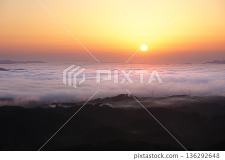 Morning glow, sunrise and sea of clouds 490 Morning glow, sunrise and sea of clouds 490 136292648